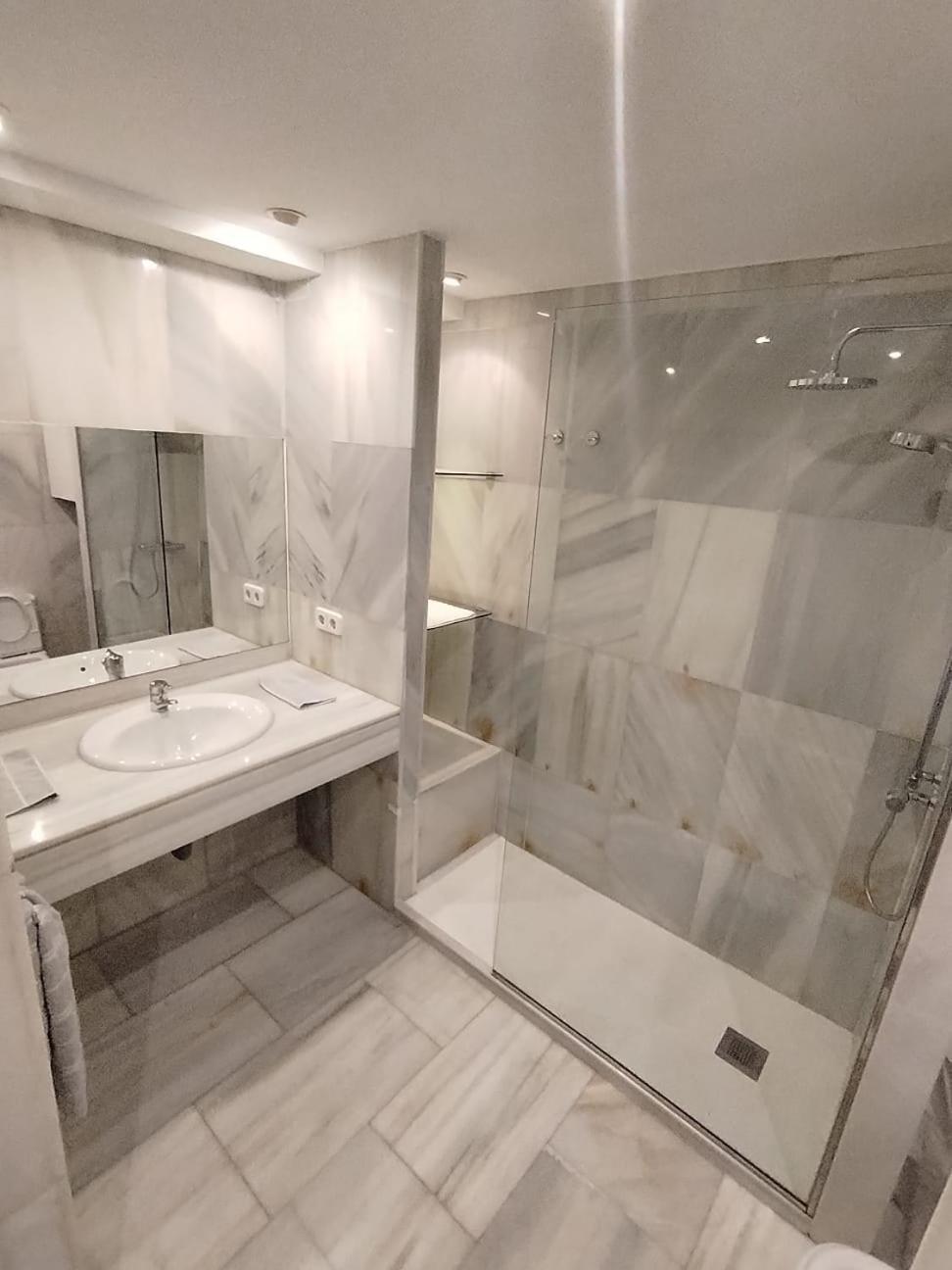 Hostel Latimoamericano Masculino Мадрид Экстерьер фото